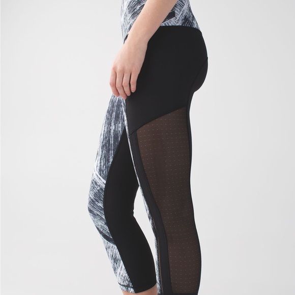 Lululemon Hot To Street Crop - Picture 2 of 9